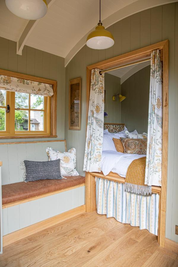 Hill House B & B & Luxury Shepherds Huts Castle Combe Luaran gambar