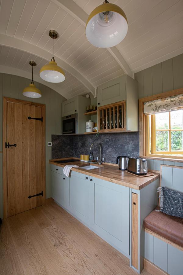 Hill House B & B & Luxury Shepherds Huts Castle Combe Luaran gambar