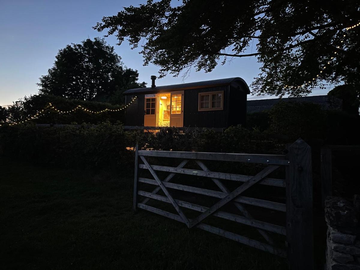 Hill House B & B & Luxury Shepherds Huts Castle Combe Luaran gambar